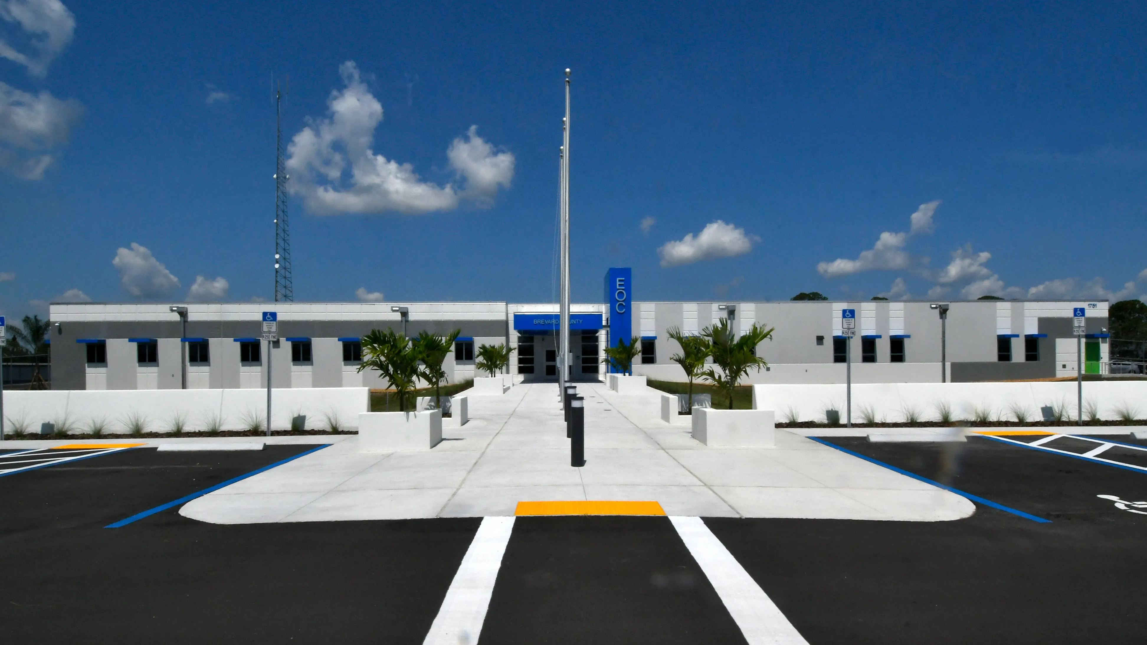 Critical facility environment supporting emergency operations